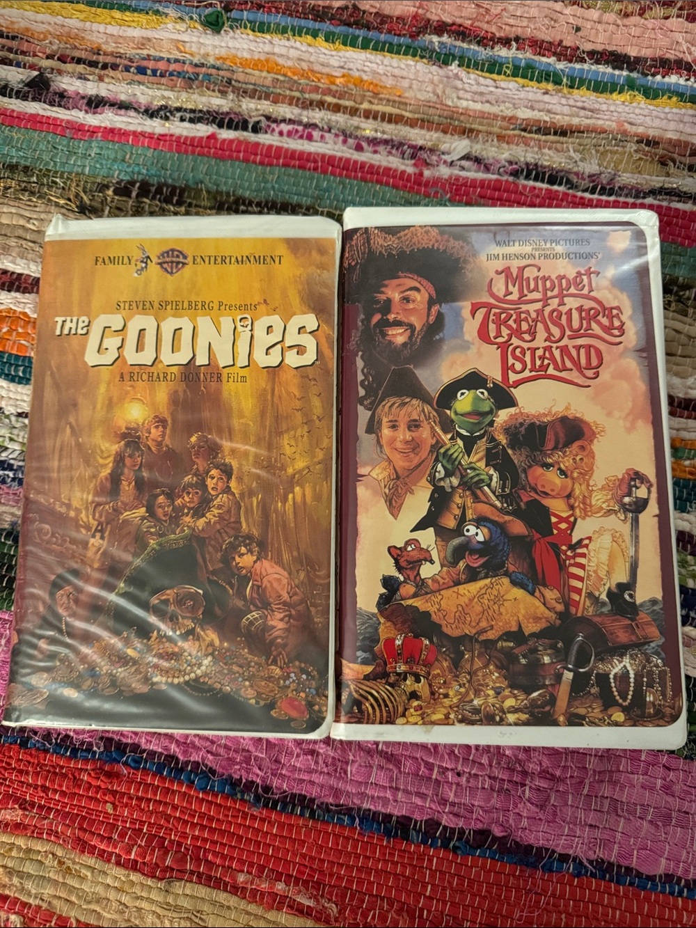 The Goonies & Muppet Treasure Island ~ VHS 📼 2 pirate 🏴‍☠️ movies lot. Tested ~